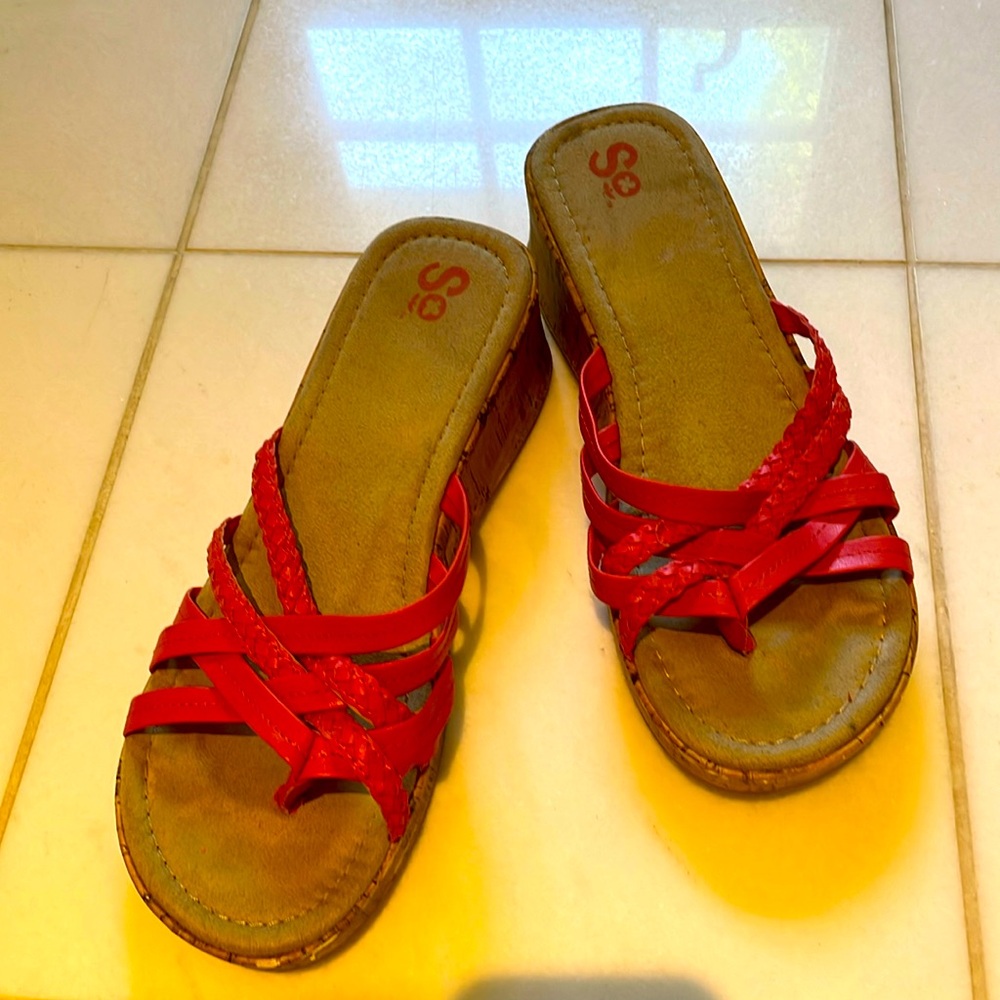 Gorgeous cork wedges in salmon